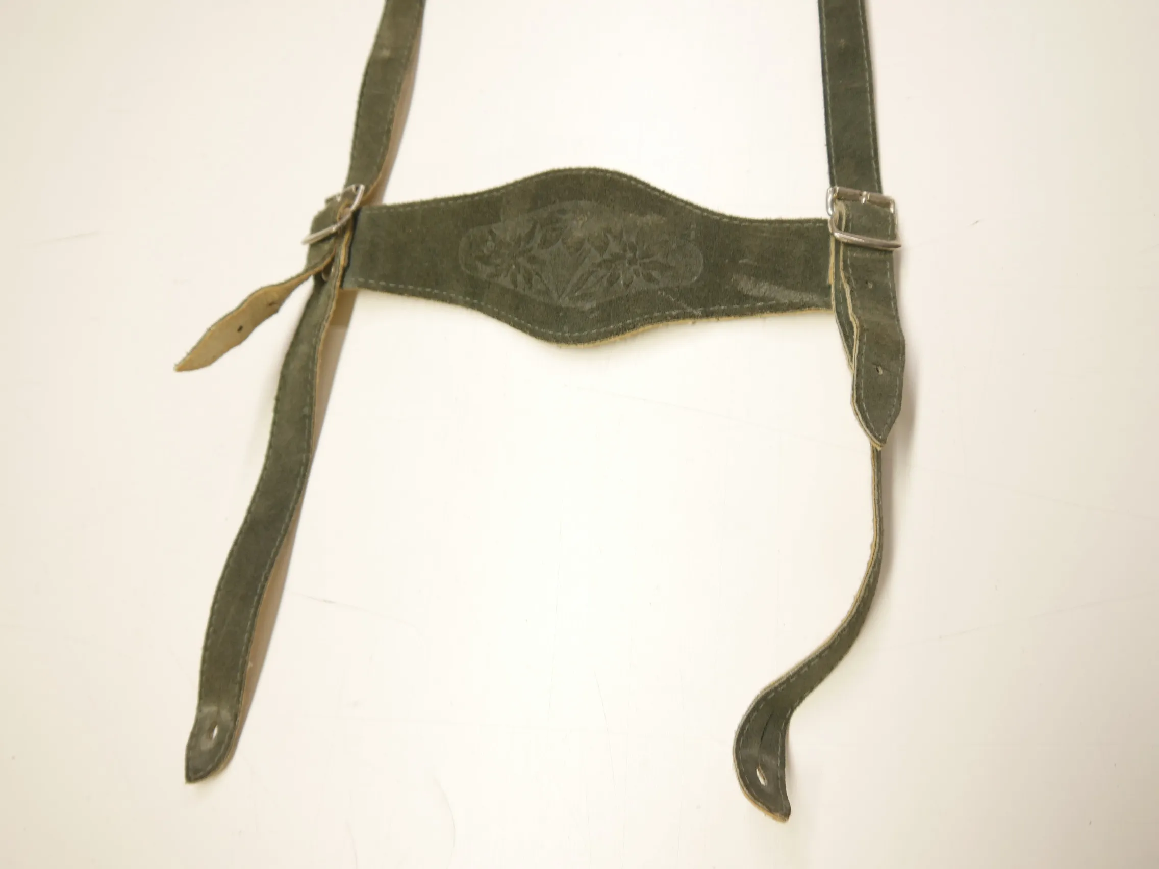 Lederhose Vintage Hosenträger Geschirr Wildleder grau mit Latz geprägt L: 110 cm