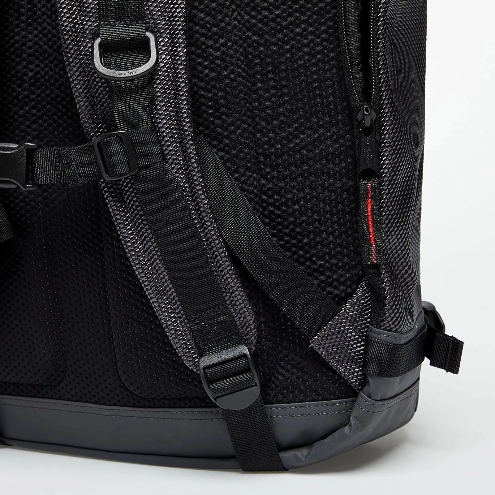 Rucksack EASTPAK Tecum Roll Cnnct Backpack EK0A5BFNI97