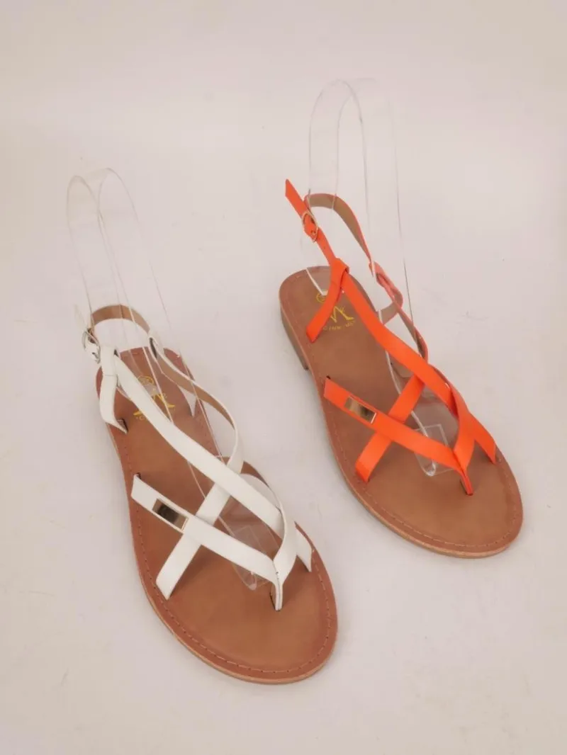 Sandalen mit Riemen und Metalldetail