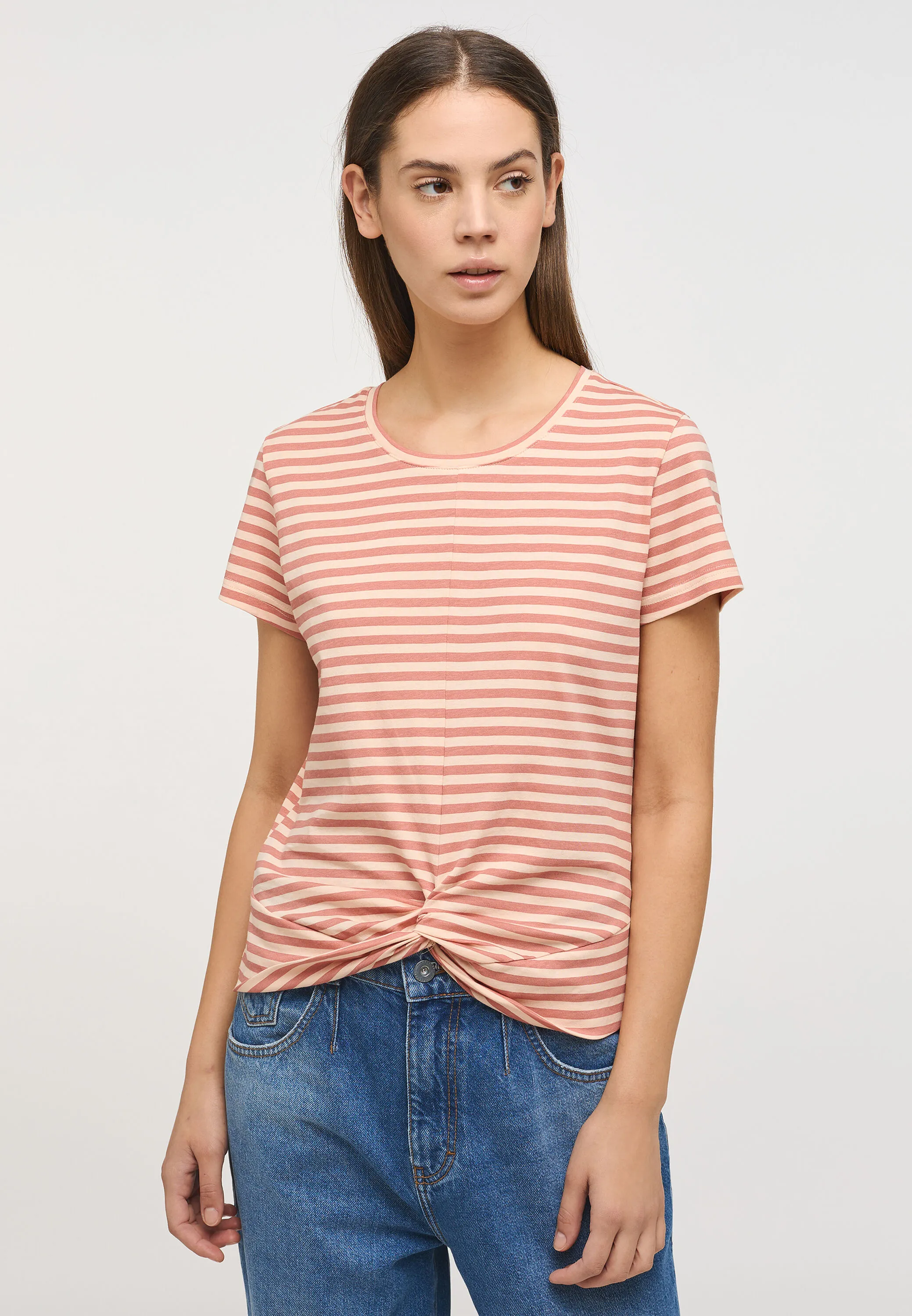 T-Shirt mit Knoten