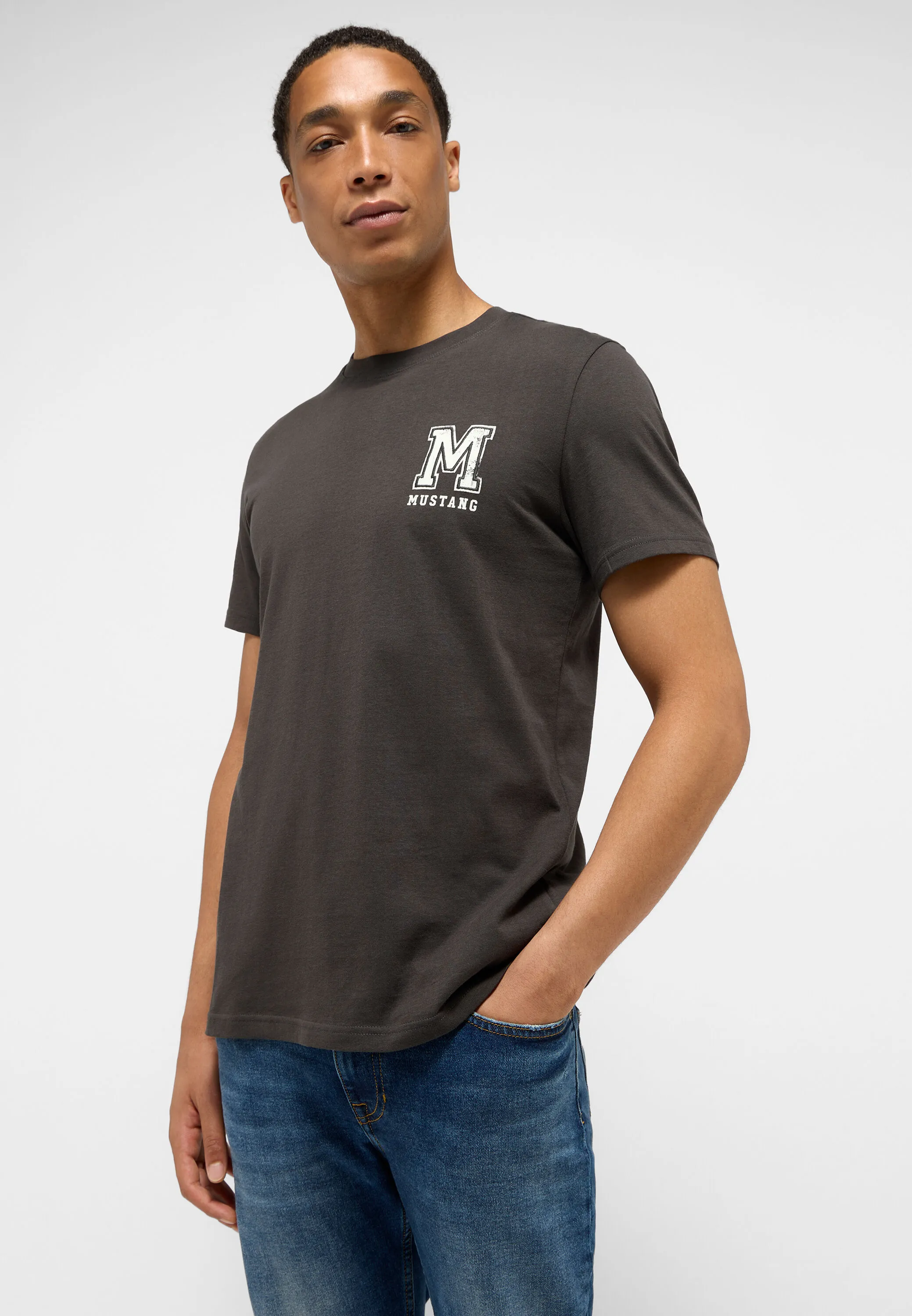 T-Shirt mit Stickerei